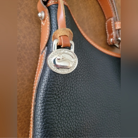 dooney and Bourke bag - Picture 2 of 8